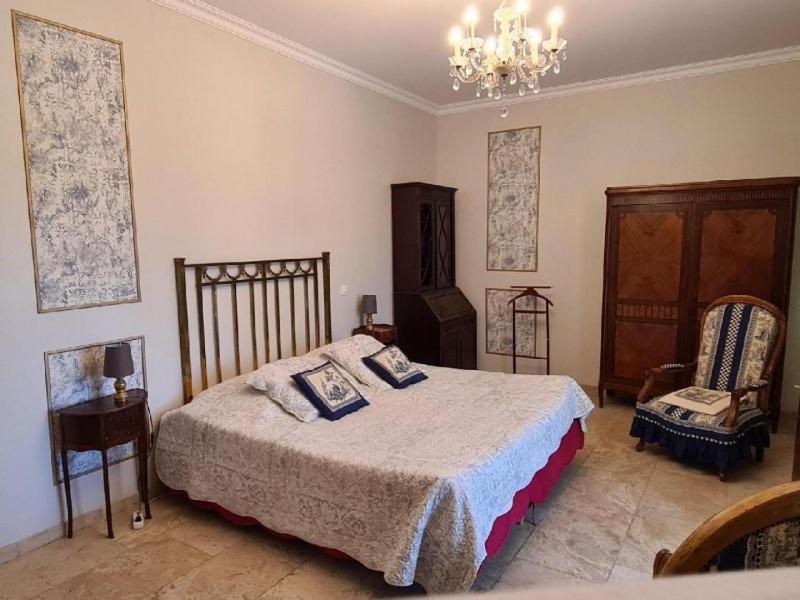 Le Mogador Chateau Du Martinet Violès Екстериор снимка