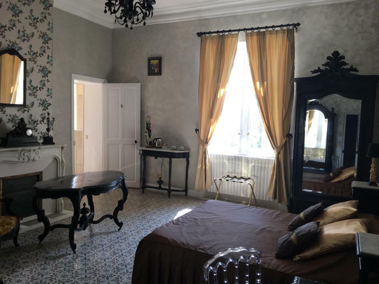 Le Mogador Chateau Du Martinet Violès Екстериор снимка